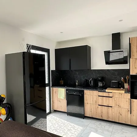 Le Refuge Du Leman, Duplex Neuf De 80m 2, A 5 Minutes De Geneve Pour 4 A 6 Personnes *